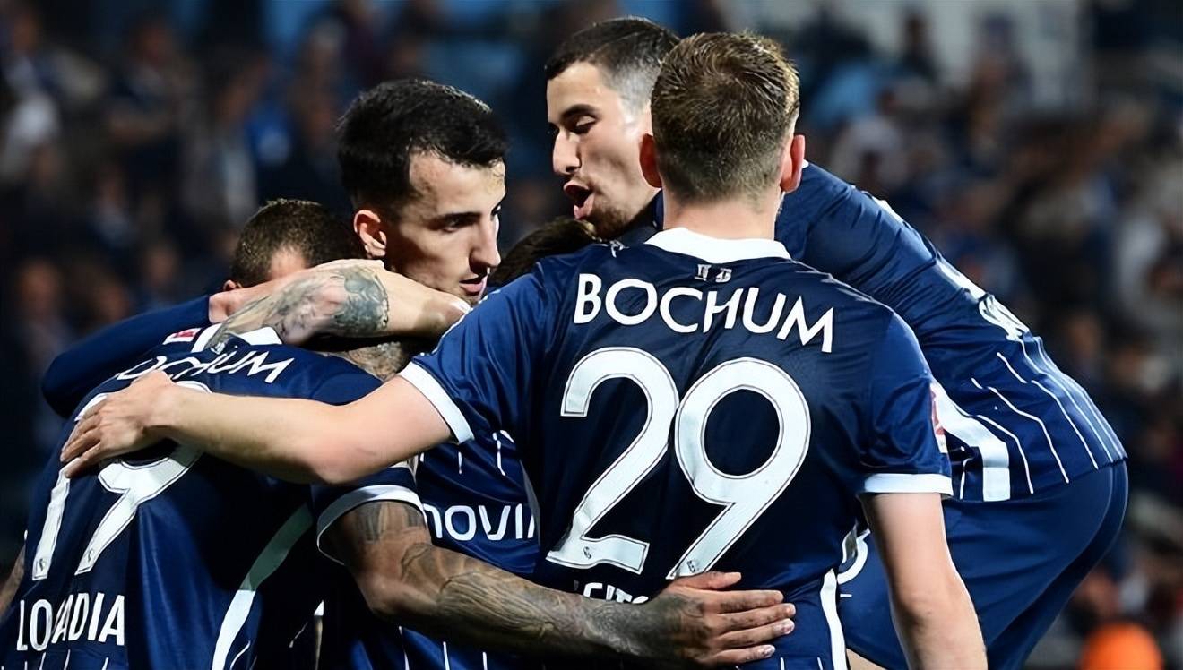 开云体育中国官网-包含多特蒙德训练开放日，集结日强势反弹引欢呼，法国杯在即，训练强度明显提升的词条